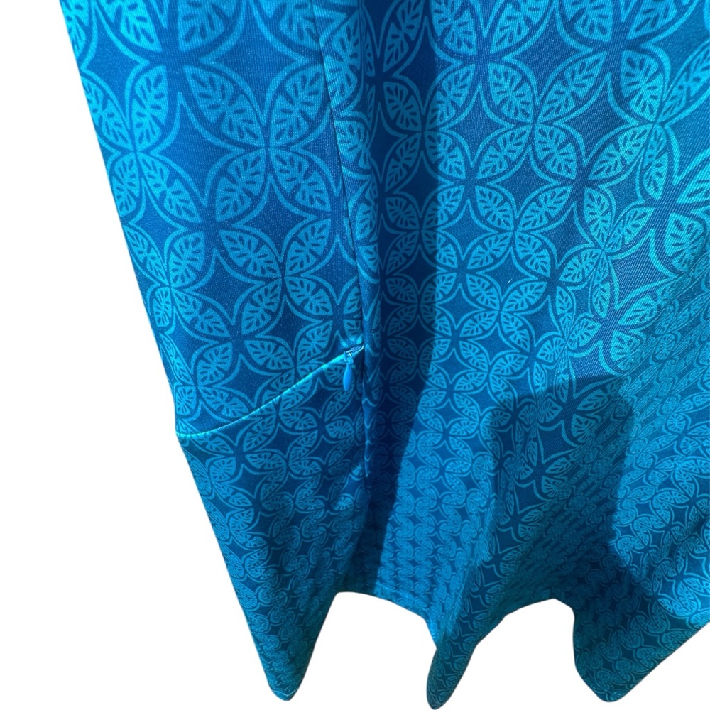 L.L. Bean Blue Geometric Print Performance V-Neck Dress w/ Pockets Size Medium - Picture 2 of 13